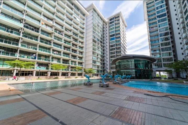 Mount Austin Palazio Apartemen