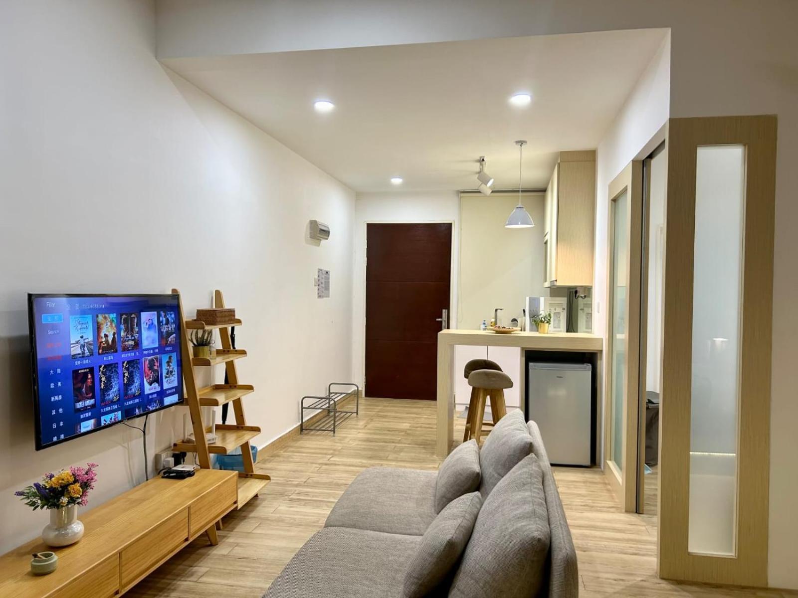 Mount Austin Palazio Apartemen